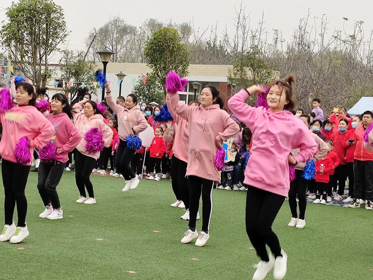 最新幼师集体舞，活力四溢，团队精神闪耀登场